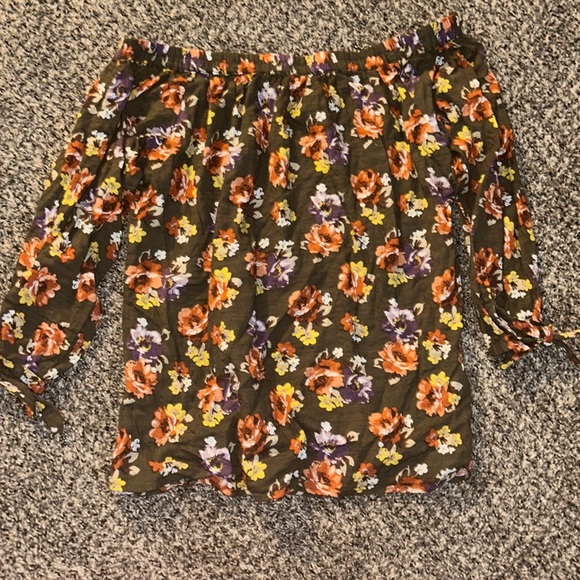 Off-The-Shoulder Floral Blouse - Picture 1 of 3
